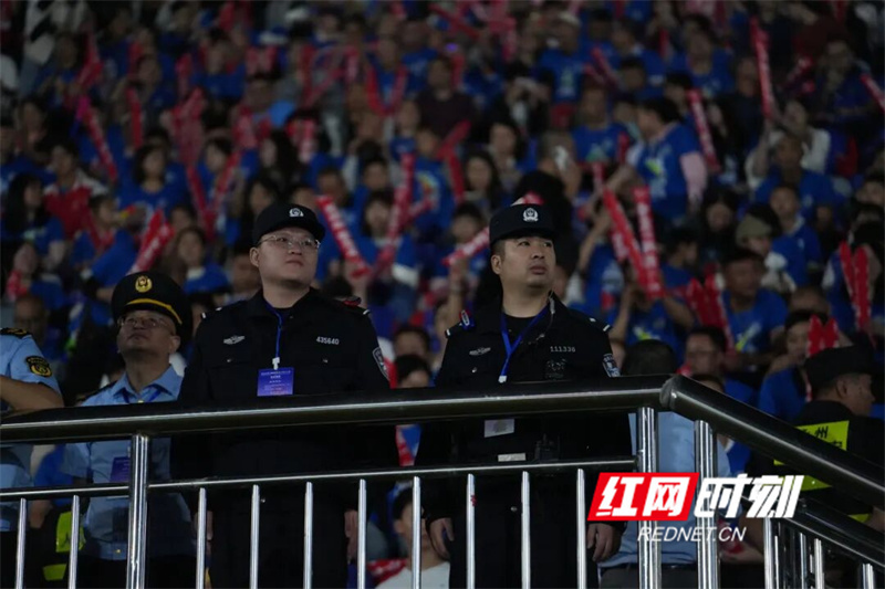 中宣传, 或伫立值守 中宣传, 或伫立值守